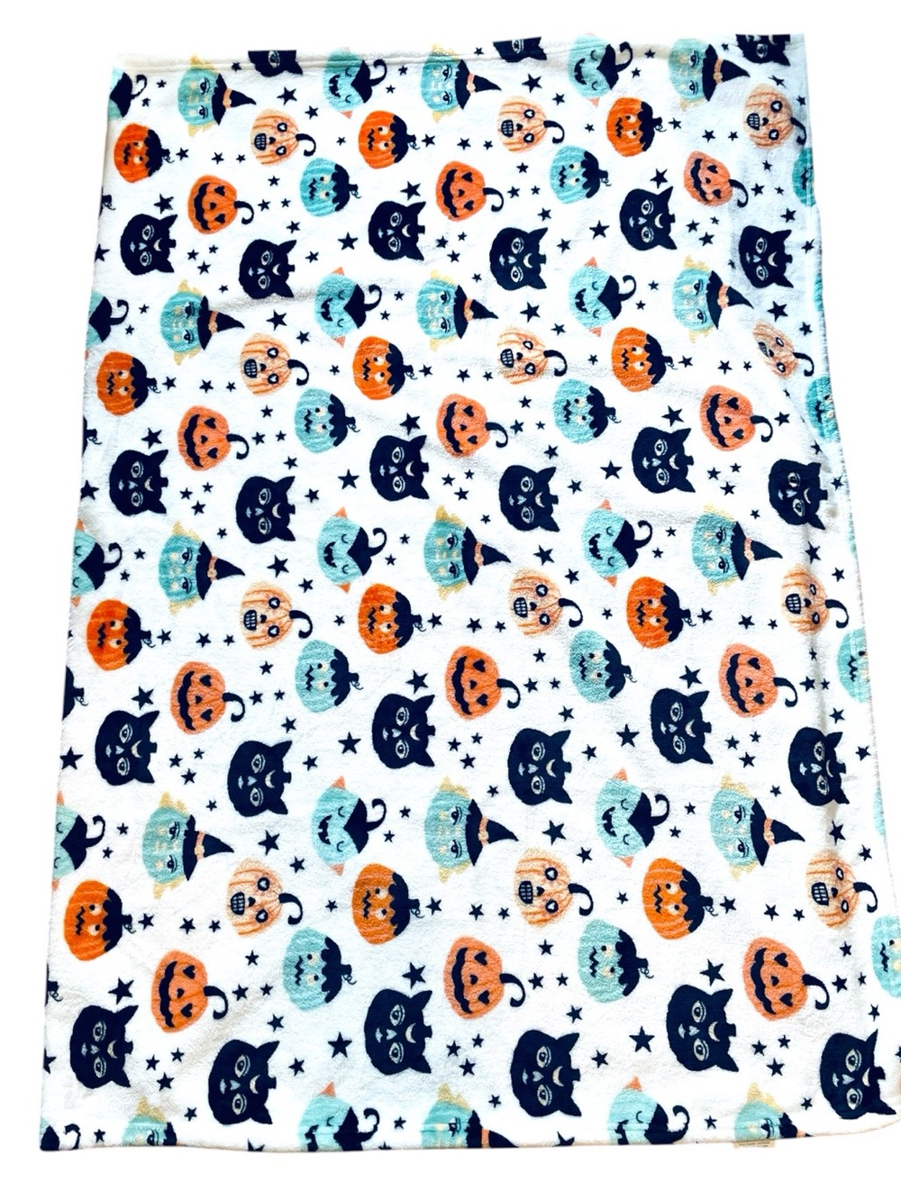 Artisan 34 blanket, Halloween theme, fleece, sold out everywhere - Picture 2 of 4